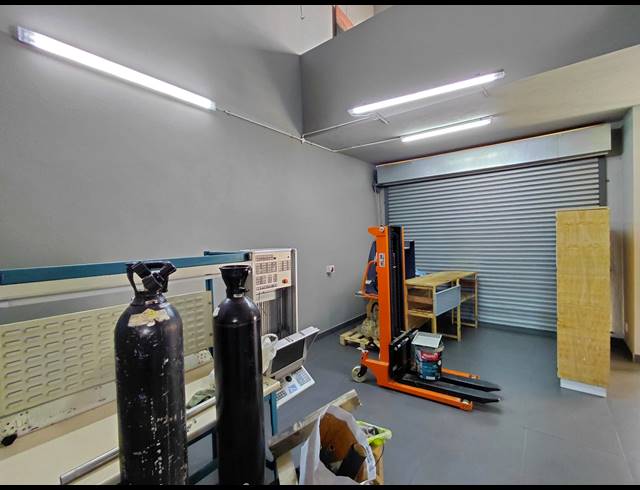 86M² WAREHOUSE TO LET IN CLAYVILLE